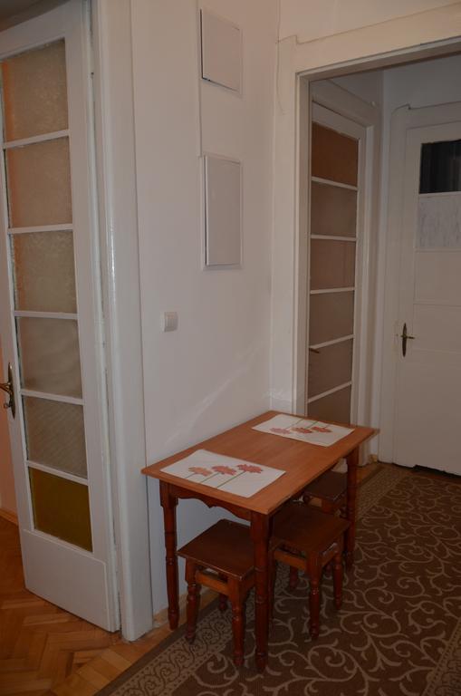 Apartment Viatores Lviv Exterior photo